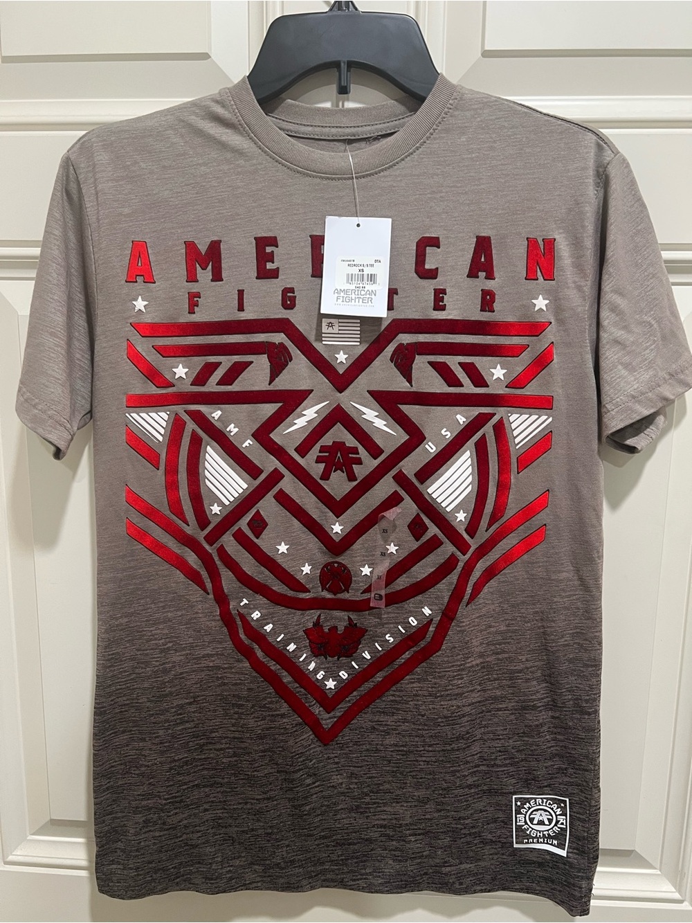 American Fighter Taupe Gradient Tee with Red Graphic woman’s XS